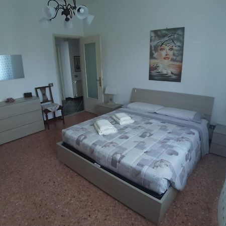 Appartamento Centrale Fino A 8 Posti Letto Pontremoli Extérieur photo